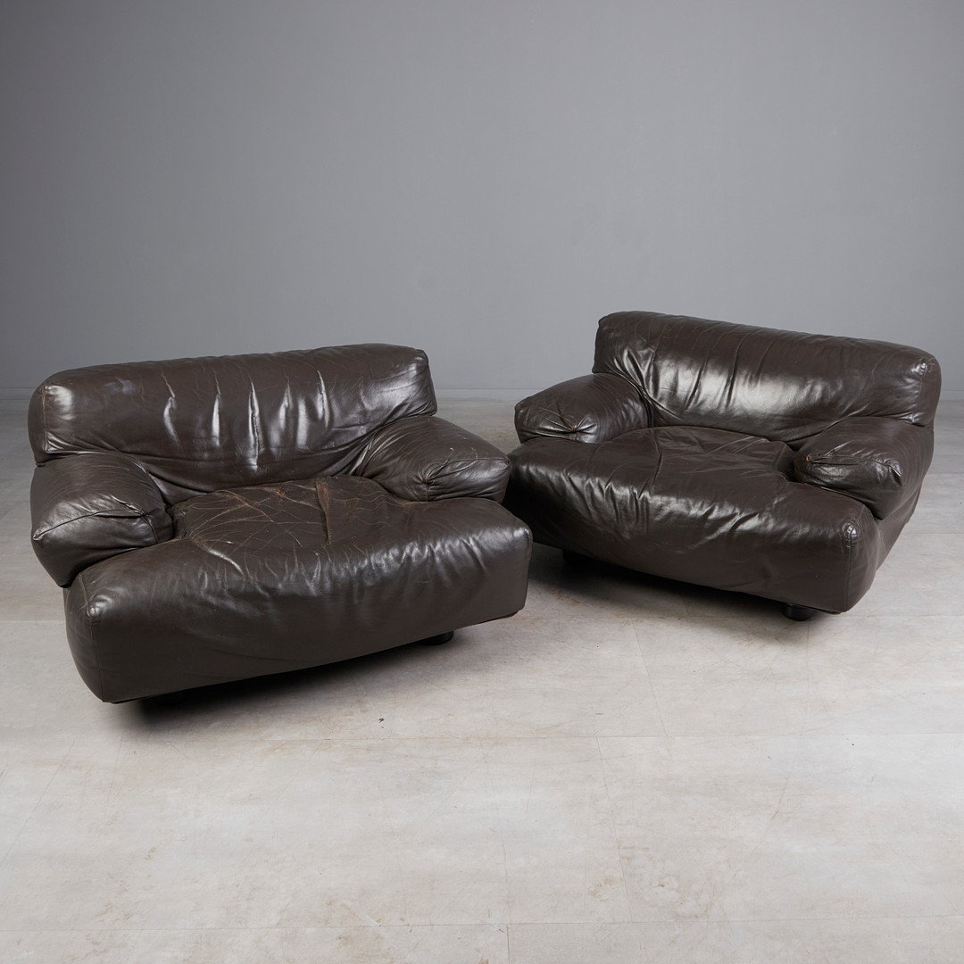 VICO MAGISTRETTI. für Cassina, zwei Lounge Chairs / Sessel, Modell 'Fiandra', Leder, 1970er Jahre, Italien (2).