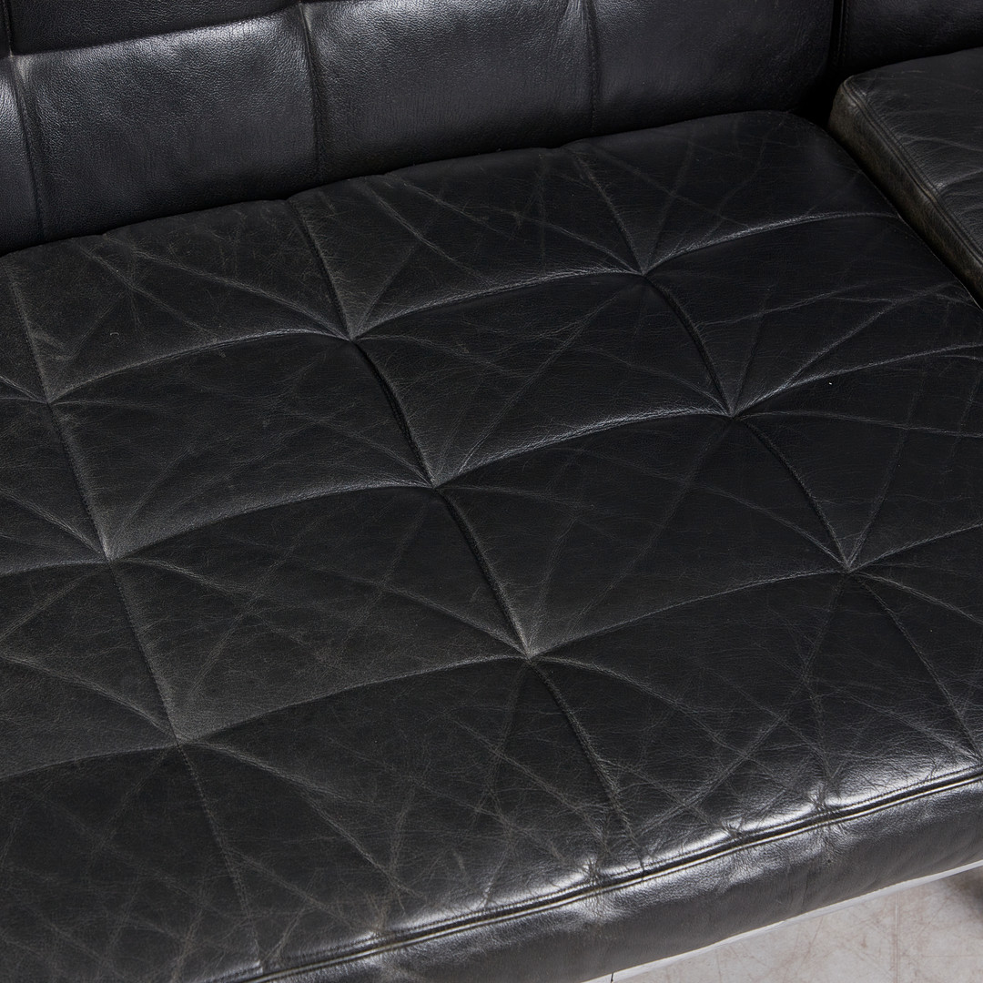 FLORENCE KNOLL. Im Stil von. Dreisitzer-Sofa / Couch, Stahl, verchromt, Leder, 1960er Jahre.