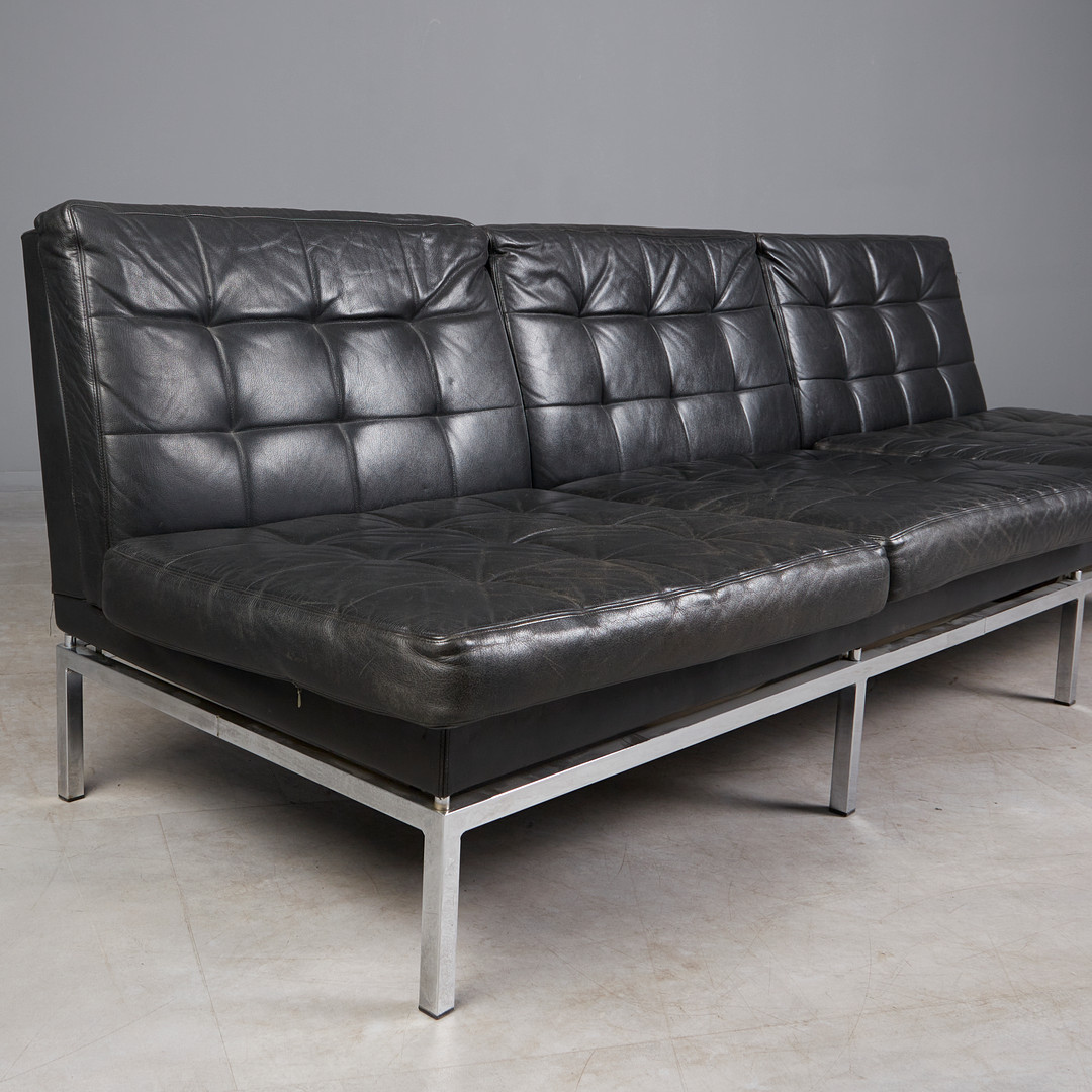 FLORENCE KNOLL. Im Stil von. Dreisitzer-Sofa / Couch, Stahl, verchromt, Leder, 1960er Jahre.