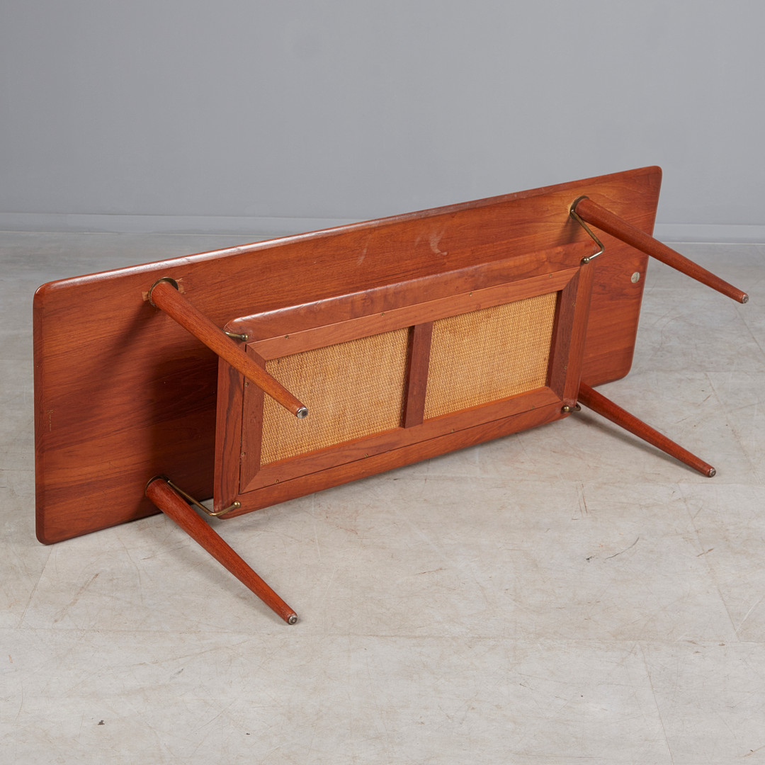 PETER HVIDT UND ORLA MOLGAARD-NIELSEN. France & Son, Couchtisch, Modell 'FD 516', Teak, Rattan, Messing, Dänemark, 1956.
