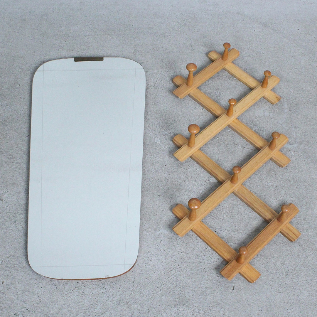 Garderoben-Set - Spiegel und Scheren-Garderobe / Wandhaken.