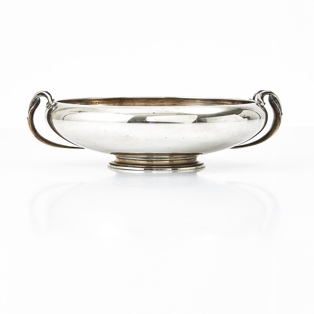 PETER HERTZ. Skål på fot, silver, Köpenhamn 1944. Probör Johannes Siggaard. Tot vikt 446 gram.