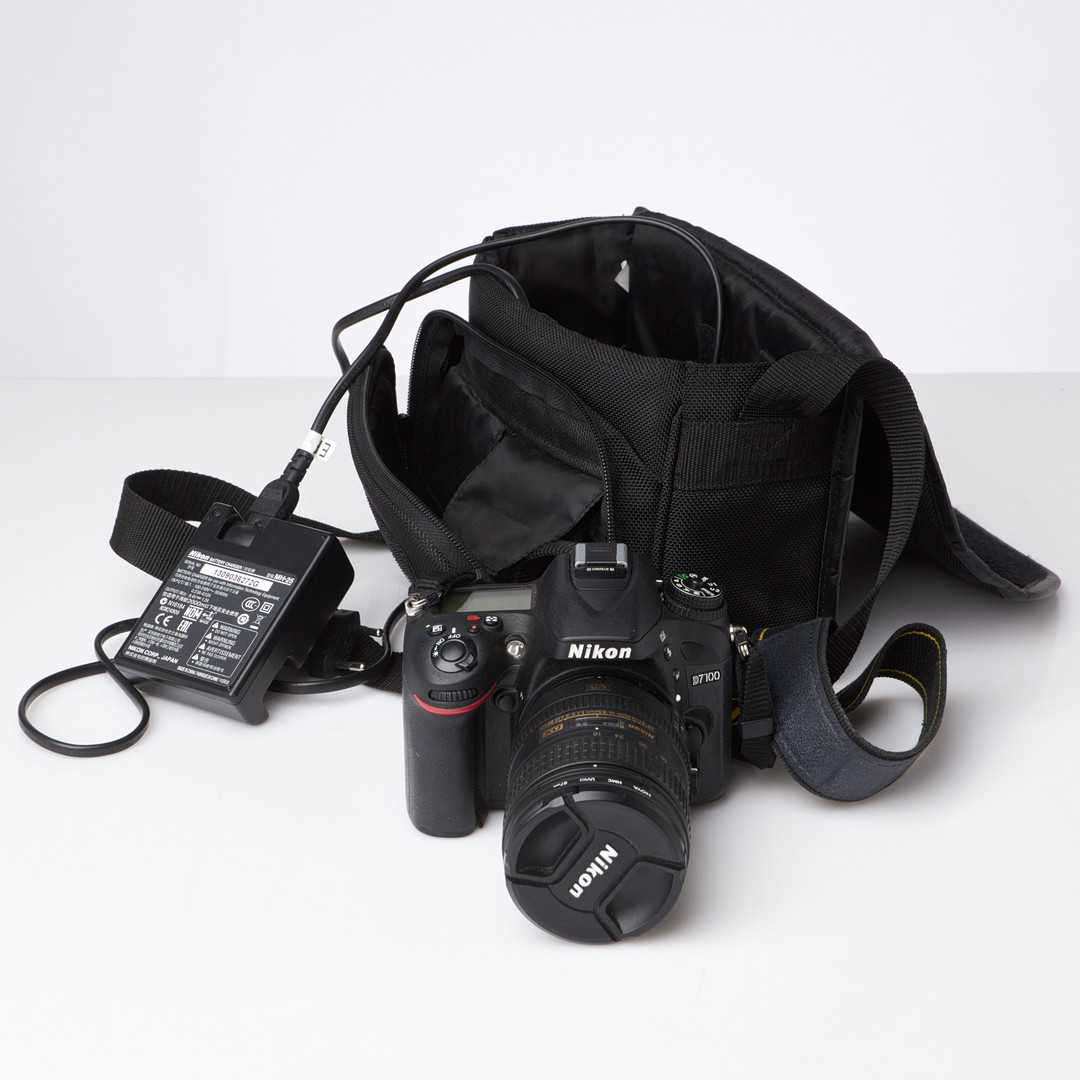 NIKON, Kamerahus D7100, objektiv Nikkor AF-S 16-85 mm.