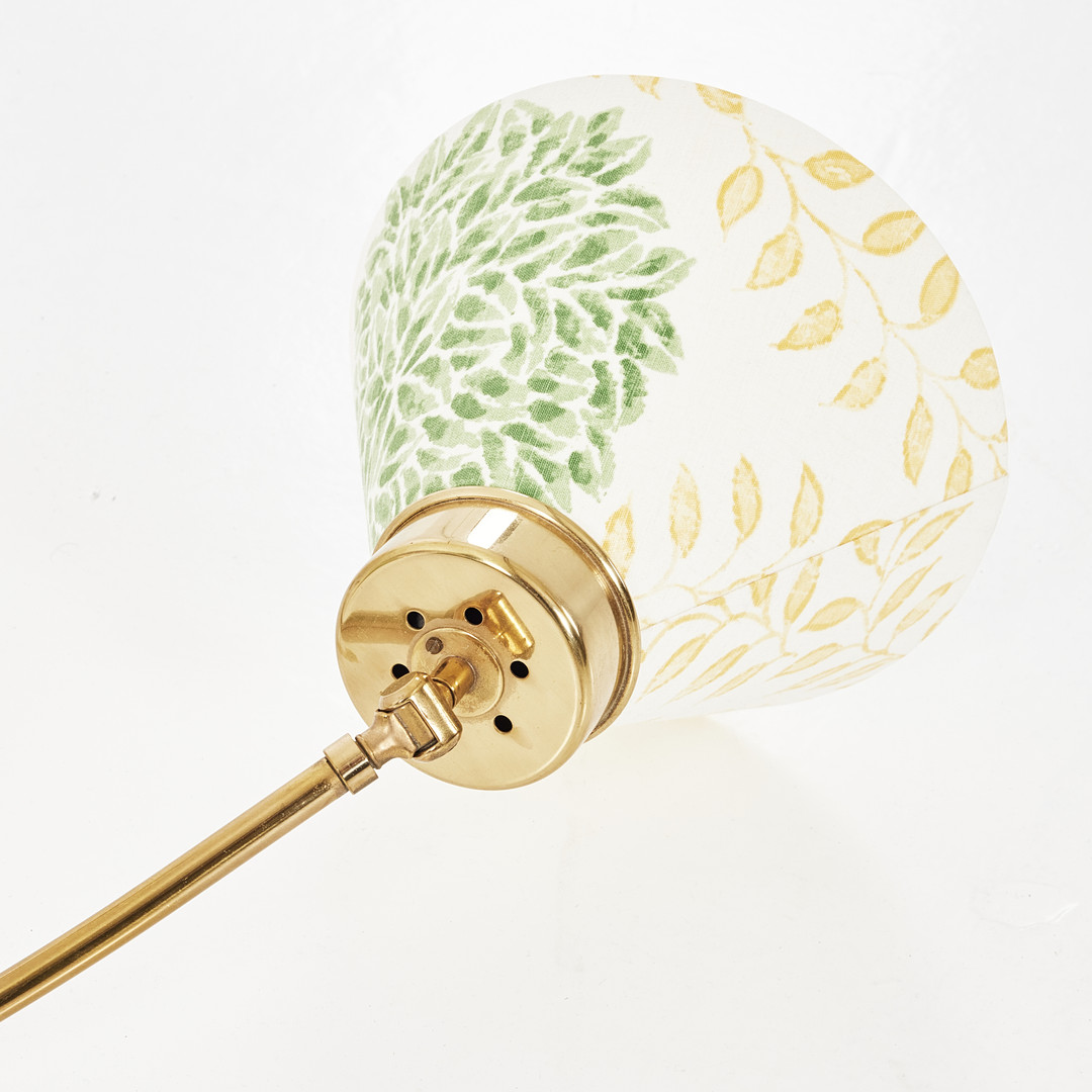 JOSEF FRANK. Vägglampor, 1 par, Firma Svenskt Tenn, mässing, modell 2484, med skärmar.