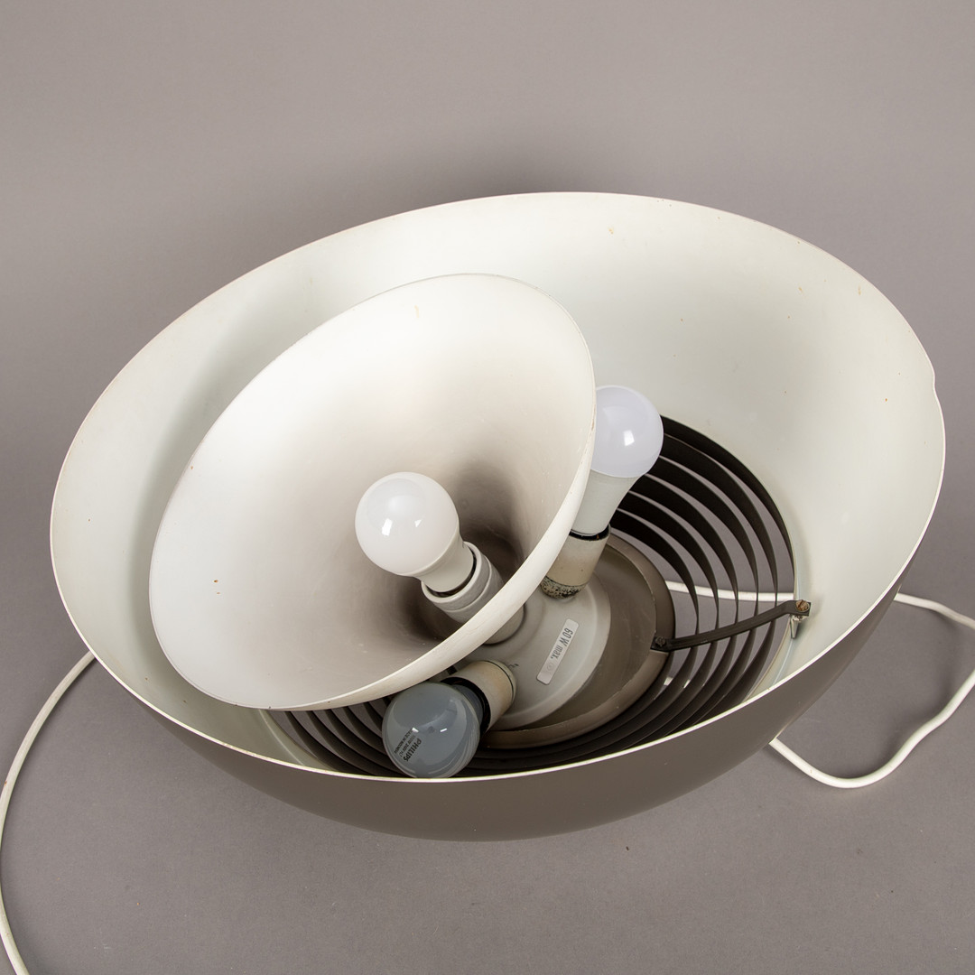 ARNE JACOBSEN. AJ Royal Pendelleuchte für Louis Poulsen.