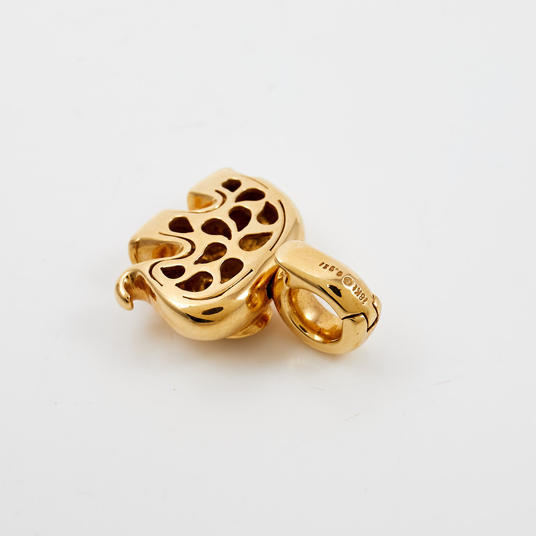 HÄNGE, 18 k guld, i form av elefant med mindre diamant som öga.