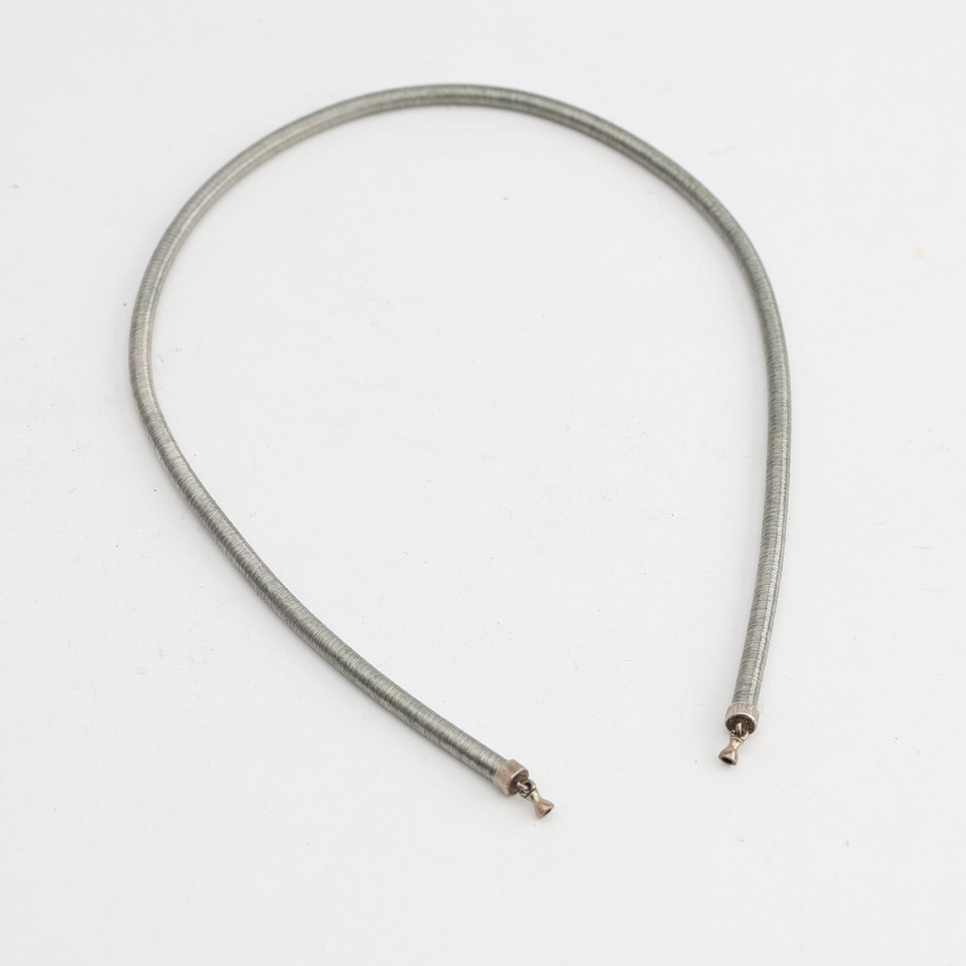 OLE LYNGGAARD. Collier, sterlingsilver, tvinnad silvertråd, med dobbar passande Ole Lynggaard lås.