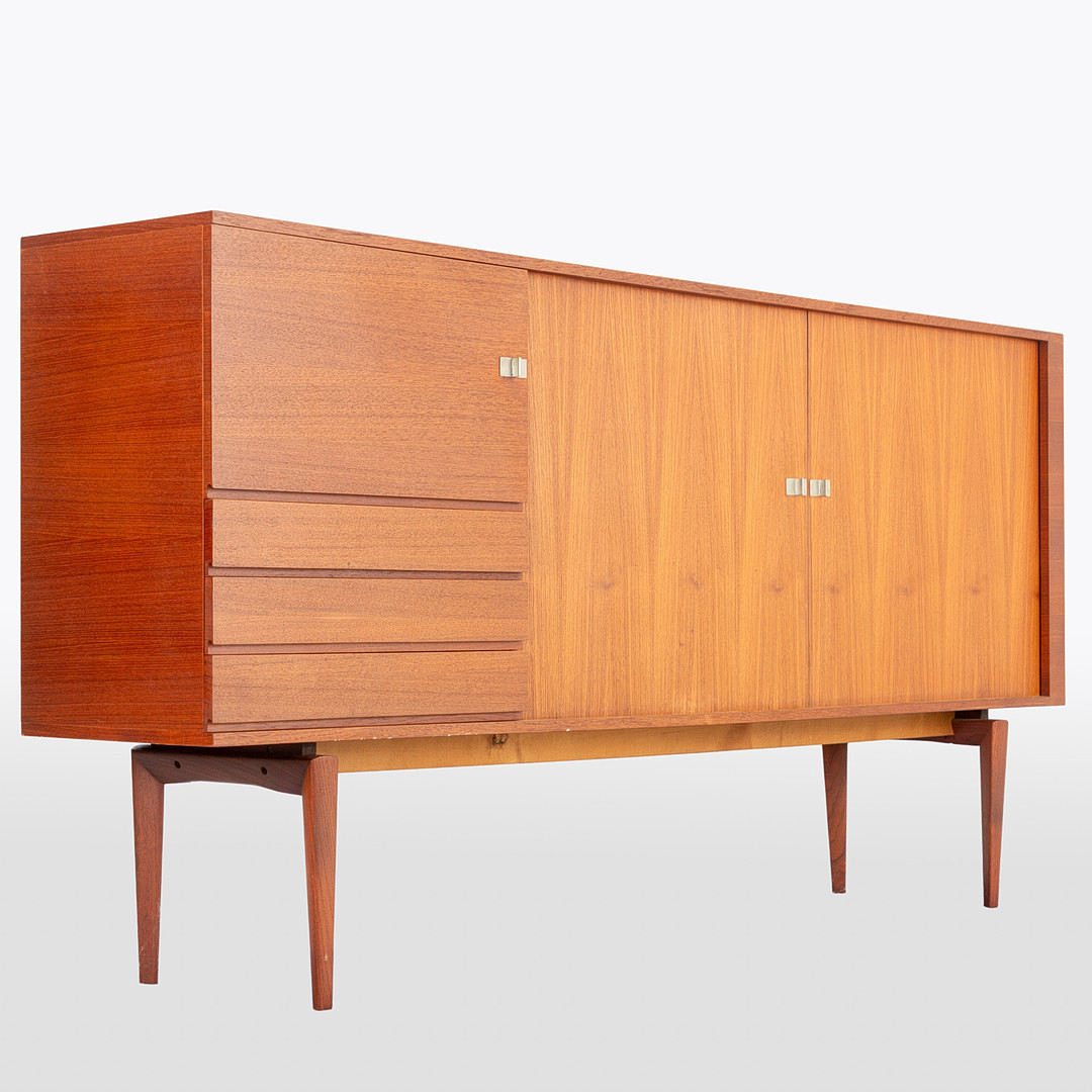 H.W. KLEIN. Bramin. Teak Highboard. Dänemark, 1960er Jahre.