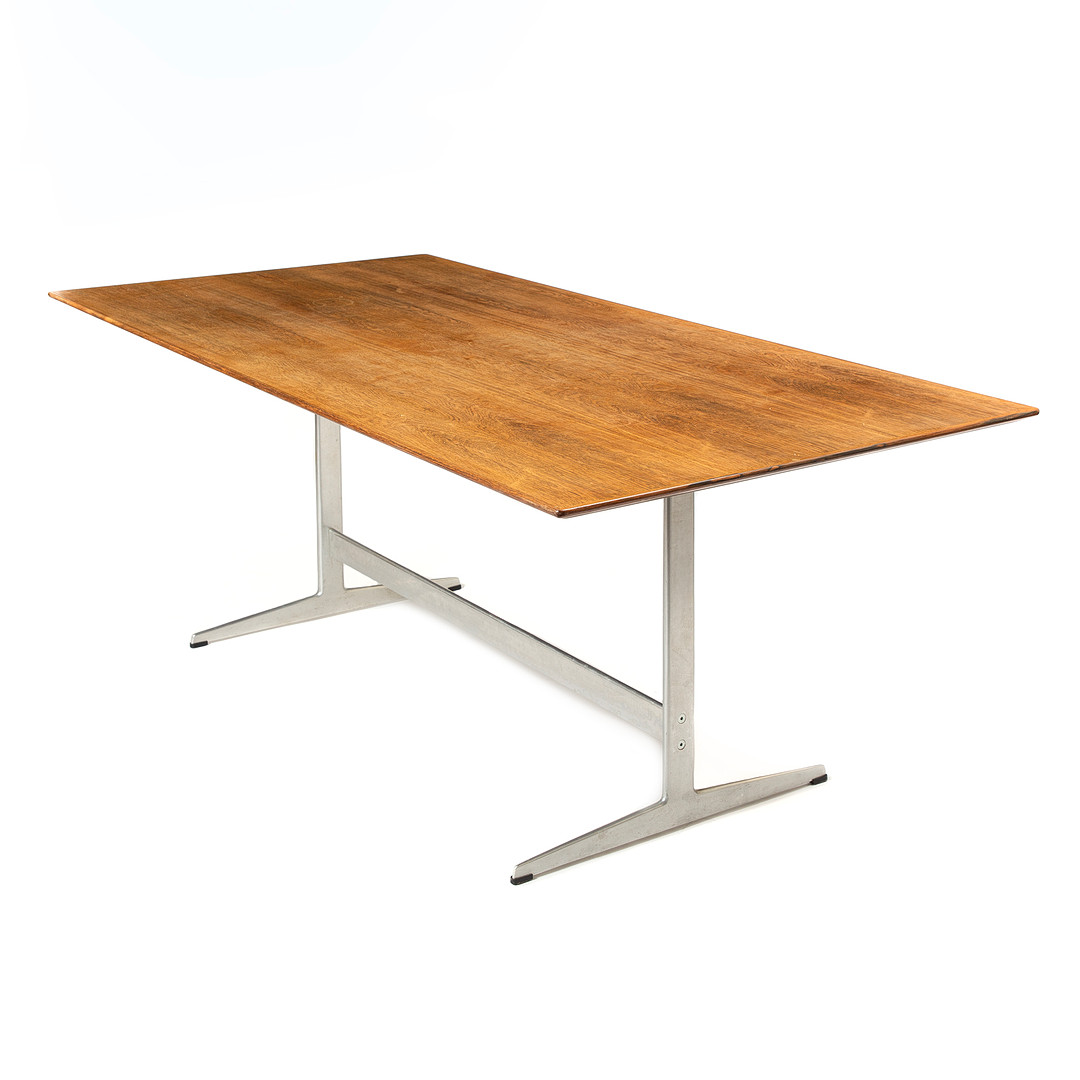 ARNE JACOBSEN.