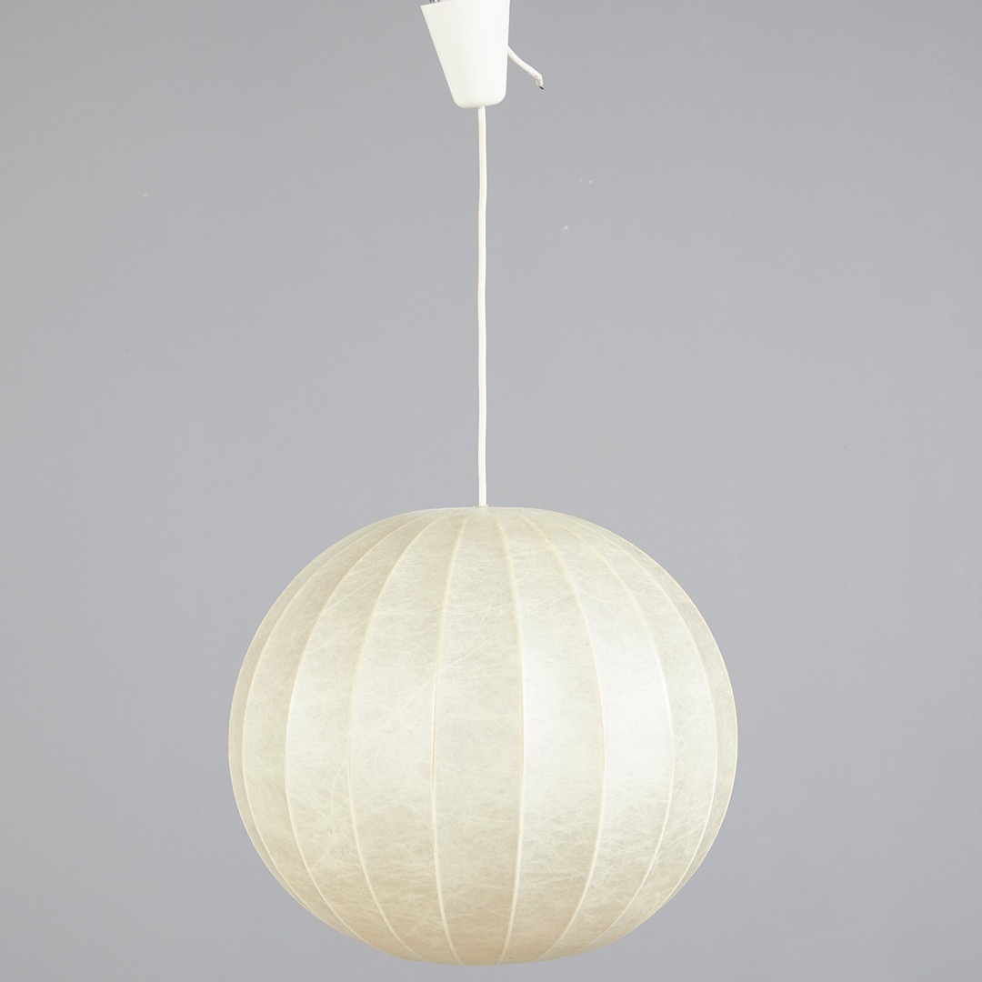 ACHILLE CASTIGLIONI. Im Stil von. Deckenlampe / Pendelleuchte, Modell 'Cocoon', Harz, Messing, 1960er Jahre.