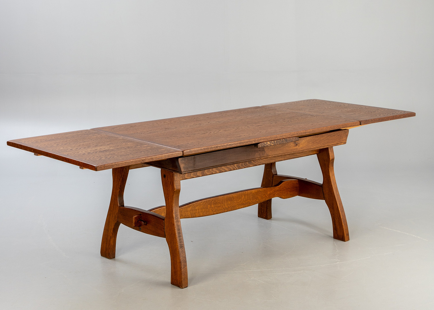 Essgruppe. 10 Stühle + Esstisch,