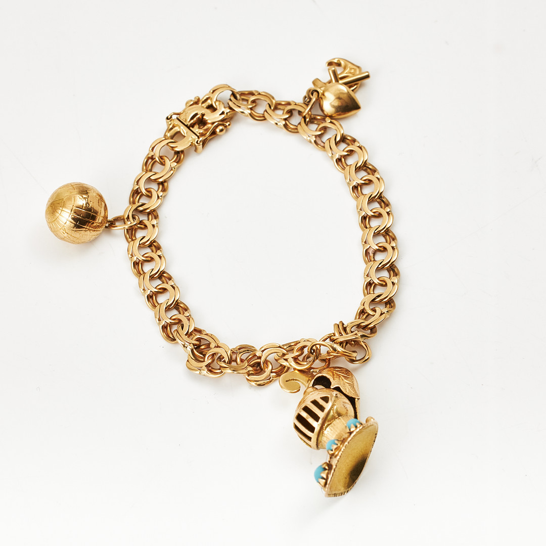 ARMBAND, 18 k guld, Bismarck, med berlocker bl a föreställande tro hopp och kärlek, visirhjälm med turkosimitationer, Evert Gustafsson, Stockholm 1963.