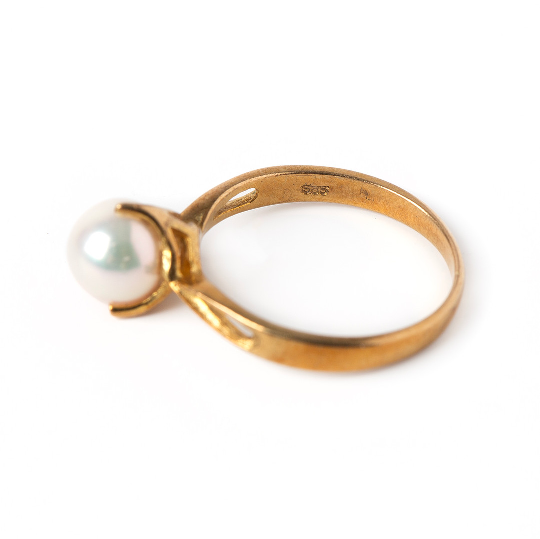 RING, 14K guld med odlad pärla.