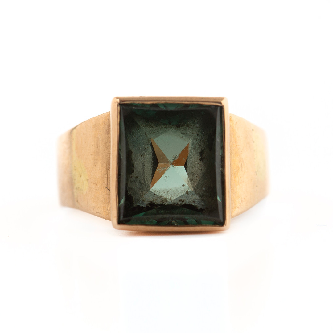 RING, 18K guld med syntetisk grön spinell.