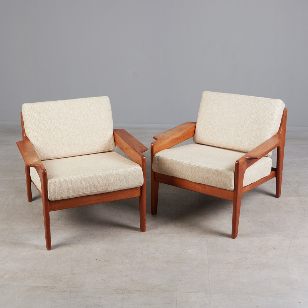 ARNE WAHL IVERSEN. für Komfort, zwei Lounge Chairs / Sessel, Teak, Stoff, 1960s, Dänemark (2).