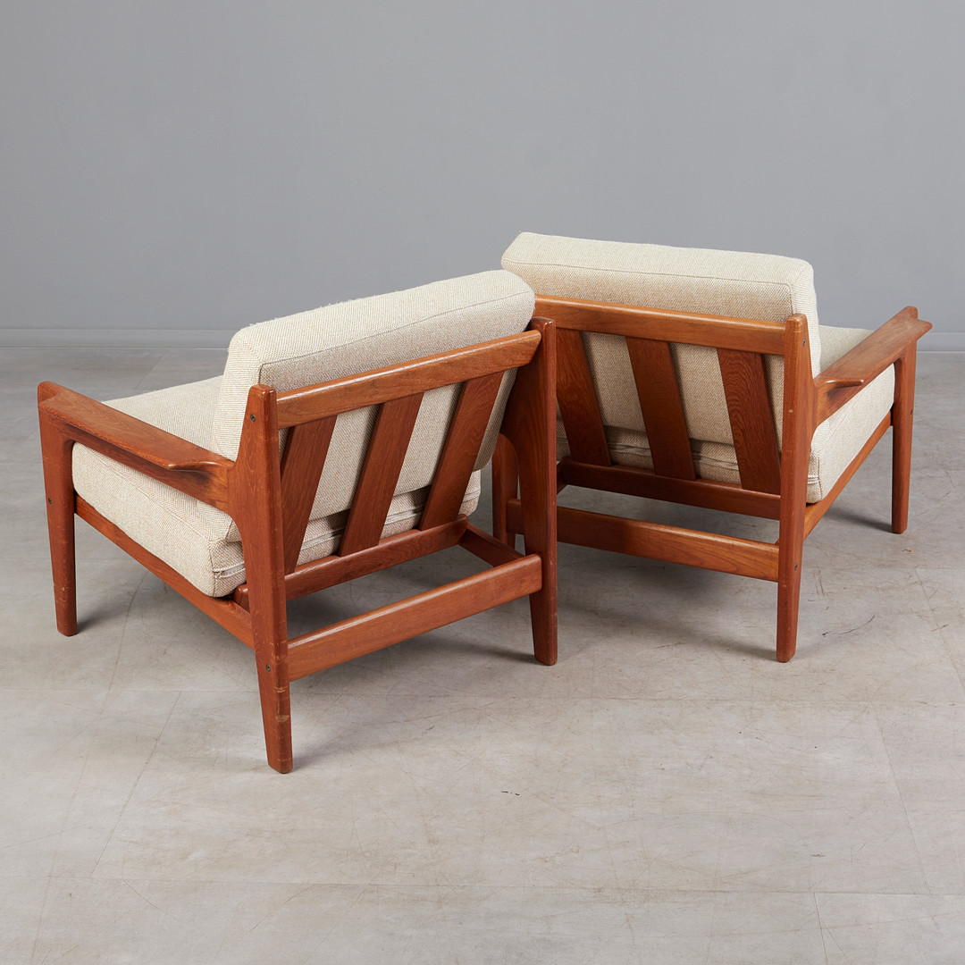 ARNE WAHL IVERSEN. für Komfort, zwei Lounge Chairs / Sessel, Teak, Stoff, 1960s, Dänemark (2).