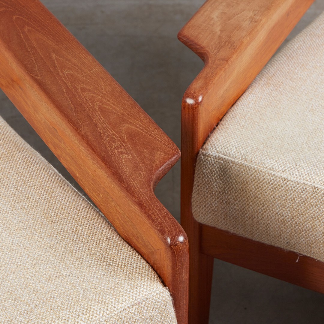 ARNE WAHL IVERSEN. für Komfort, zwei Lounge Chairs / Sessel, Teak, Stoff, 1960s, Dänemark (2).