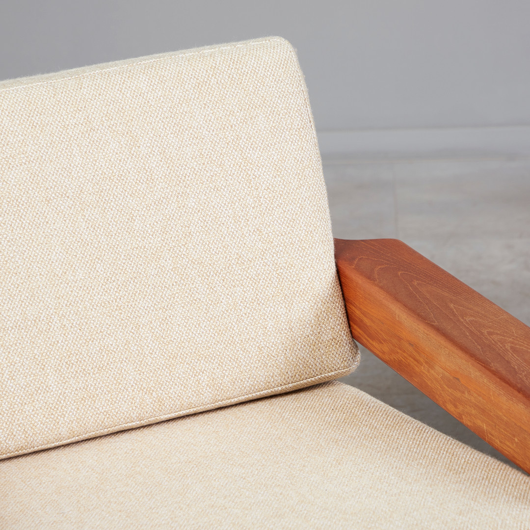 ARNE WAHL IVERSEN. für Komfort, zwei Lounge Chairs / Sessel, Teak, Stoff, 1960s, Dänemark (2).