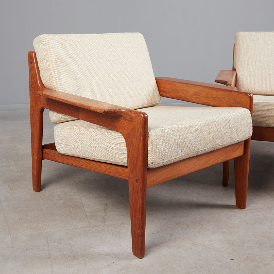 ARNE WAHL IVERSEN. für Komfort, zwei Lounge Chairs / Sessel, Teak, Stoff, 1960s, Dänemark (2).