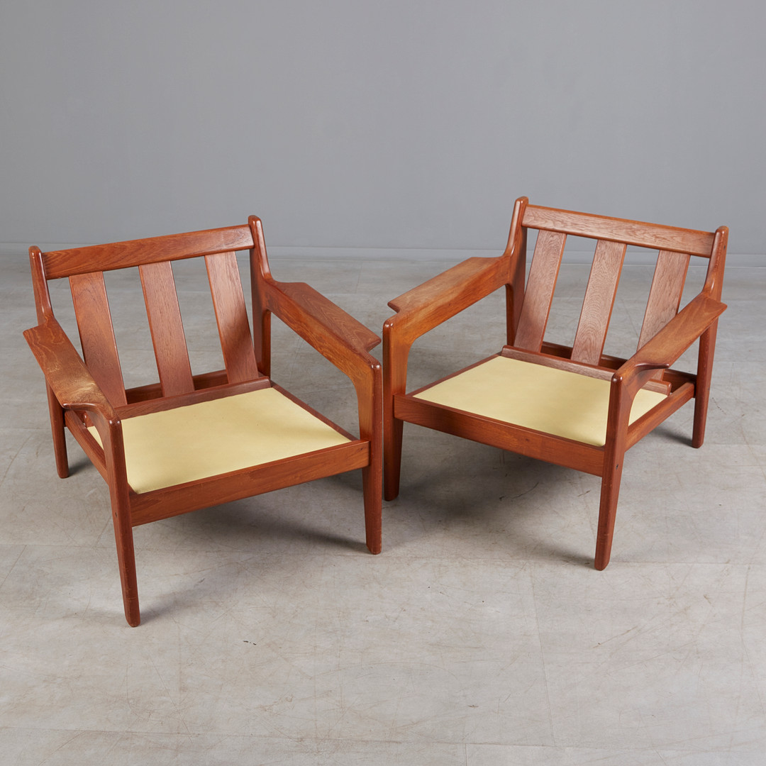 ARNE WAHL IVERSEN. für Komfort, zwei Lounge Chairs / Sessel, Teak, Stoff, 1960s, Dänemark (2).