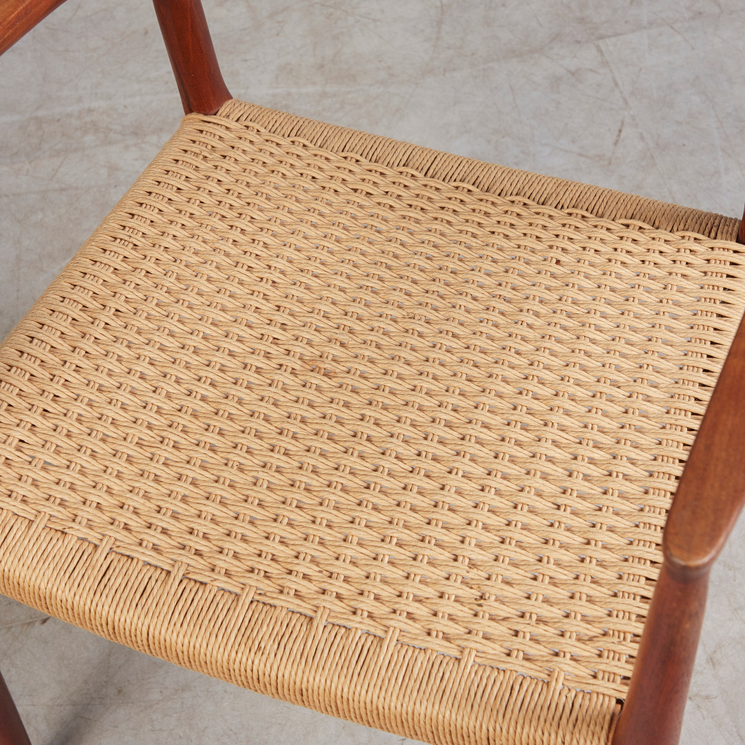 NIELS OTTO MØLLER. für JL Møller Møbelfabrik, Stuhl / Armlehnstuhl, Modell '56', Teak, Papierkordel, 1960er Jahre, Dänemark.