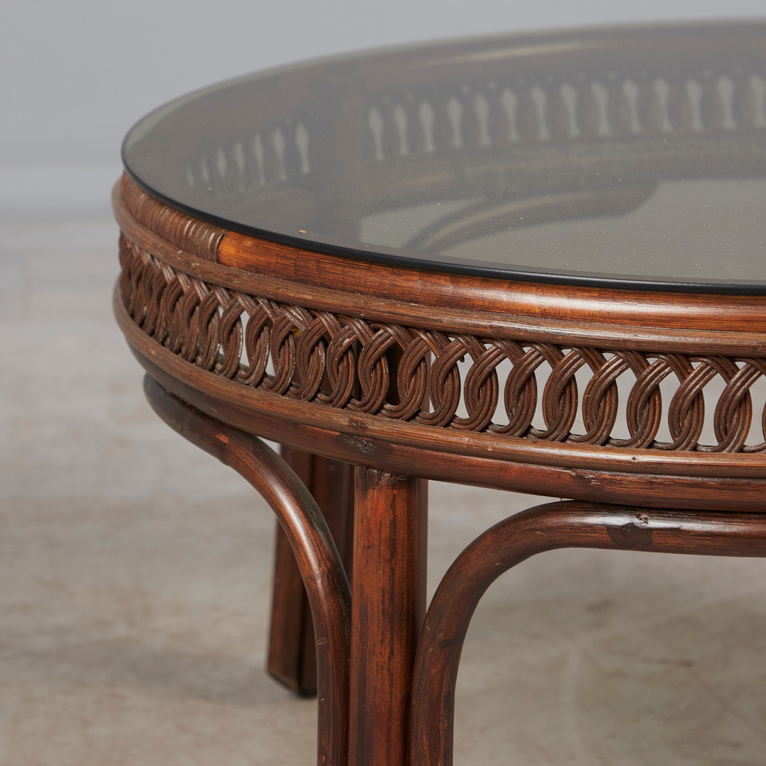 Couchtisch / Beistelltisch, Rattan, Rauchglas, 1970er Jahre.