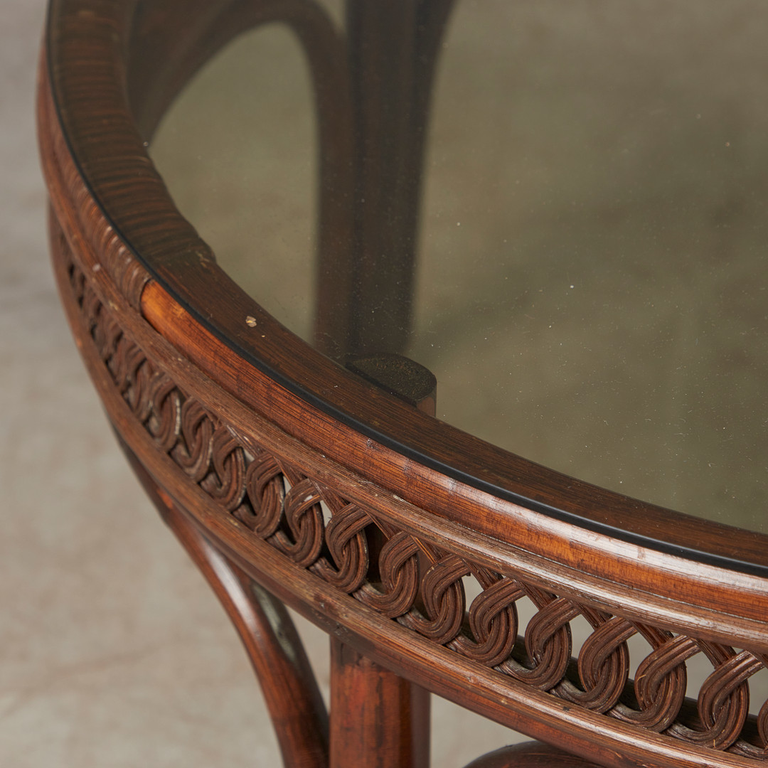 Couchtisch / Beistelltisch, Rattan, Rauchglas, 1970er Jahre.