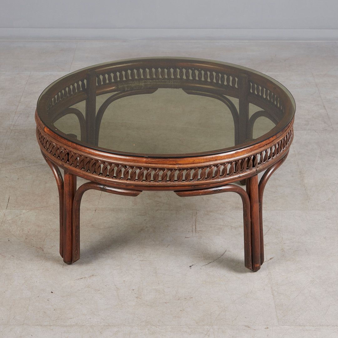 Couchtisch / Beistelltisch, Rattan, Rauchglas, 1970er Jahre.