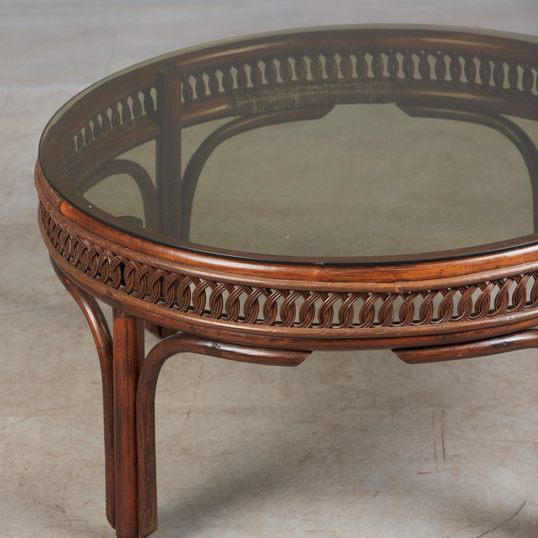Couchtisch / Beistelltisch, Rattan, Rauchglas, 1970er Jahre.
