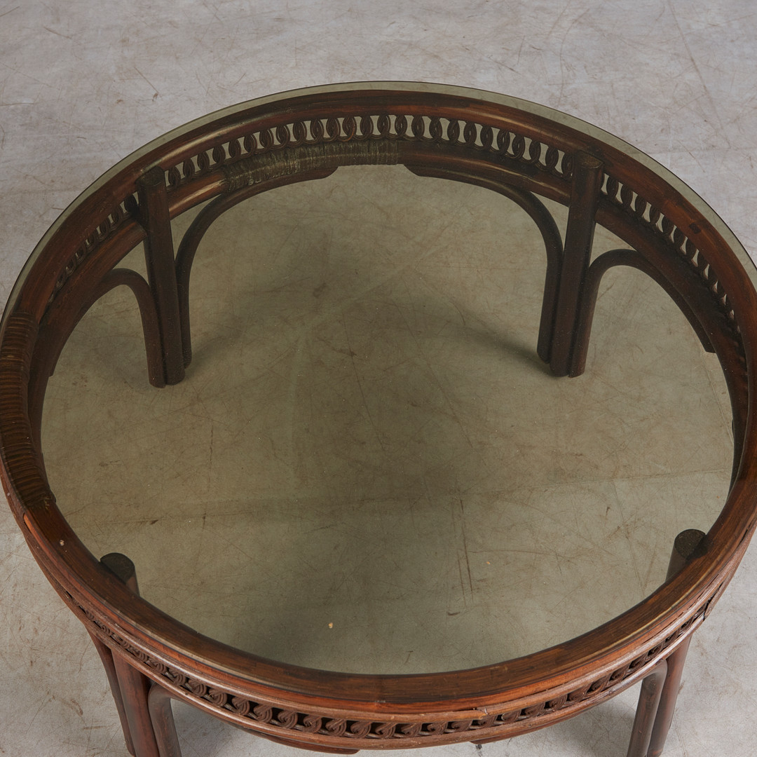 Couchtisch / Beistelltisch, Rattan, Rauchglas, 1970er Jahre.