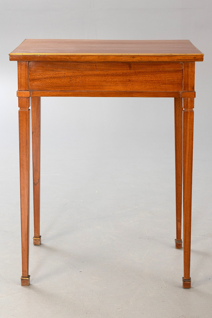 Kleiner Biedermeier-Tisch mit einfachem Schub, Deutschland, um 1830.