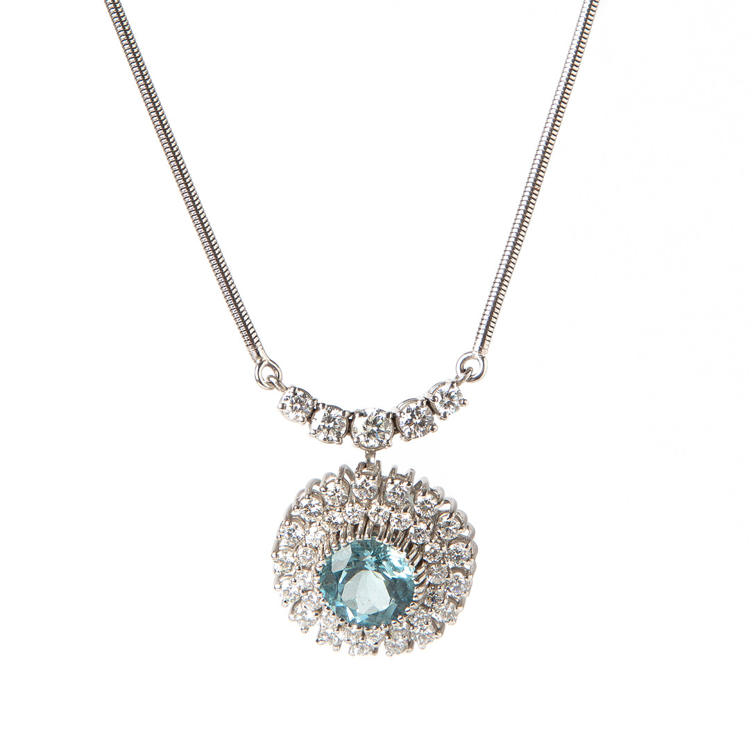 COLLIER, 18K vitguld med fasettslipad akvamarin, ca 4.25 ct samt briljantslipade diamanter totalt ca 2.00 ct, Artmetall, Helsingborg.