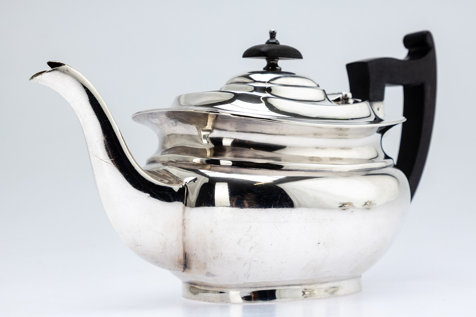 VINER´S LTD (EMILE VINER). Teeservice im Stil Georg III, 3-teilig, Sterling Silber, Sheffield, 1931.