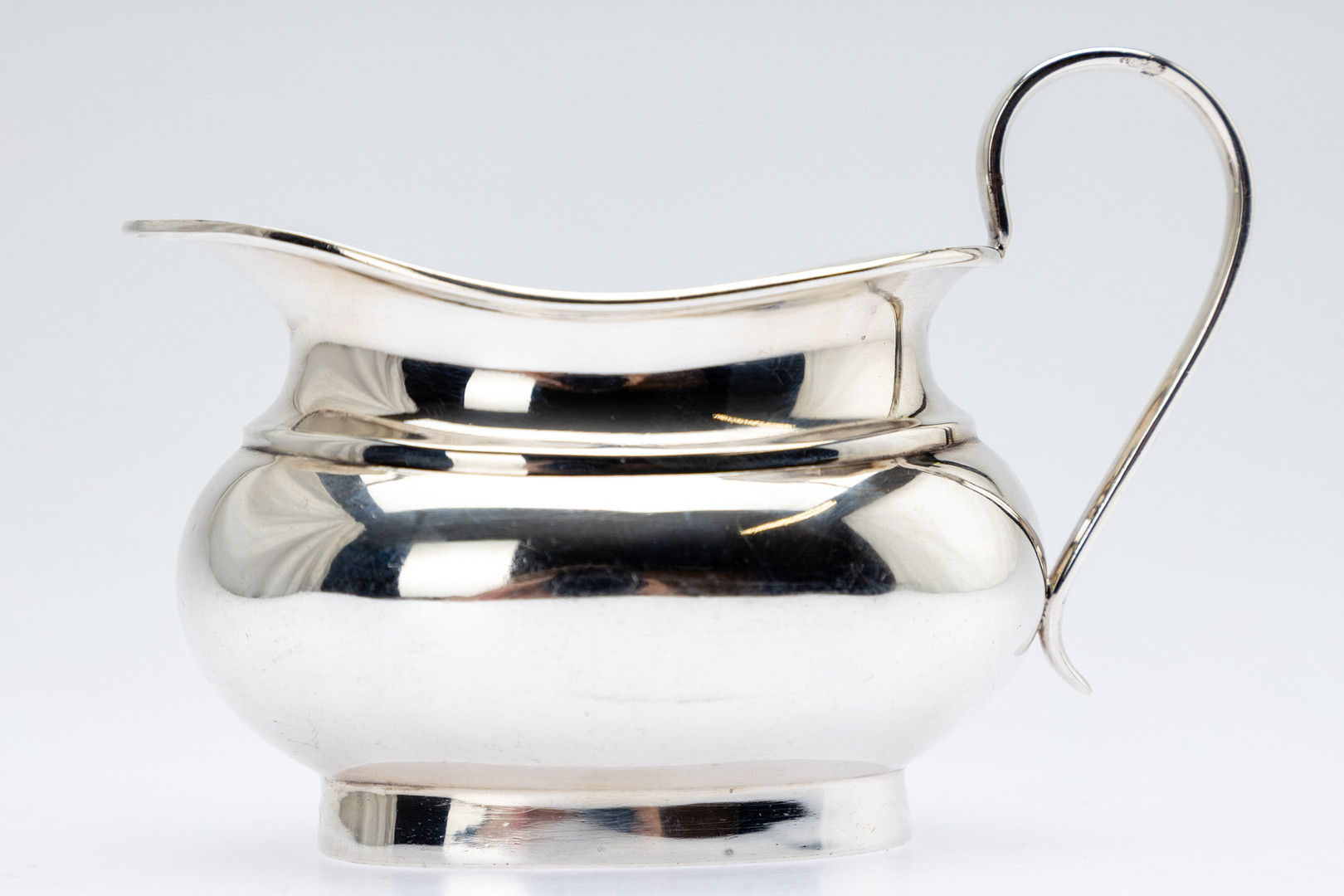VINER´S LTD (EMILE VINER). Teeservice im Stil Georg III, 3-teilig, Sterling Silber, Sheffield, 1931.