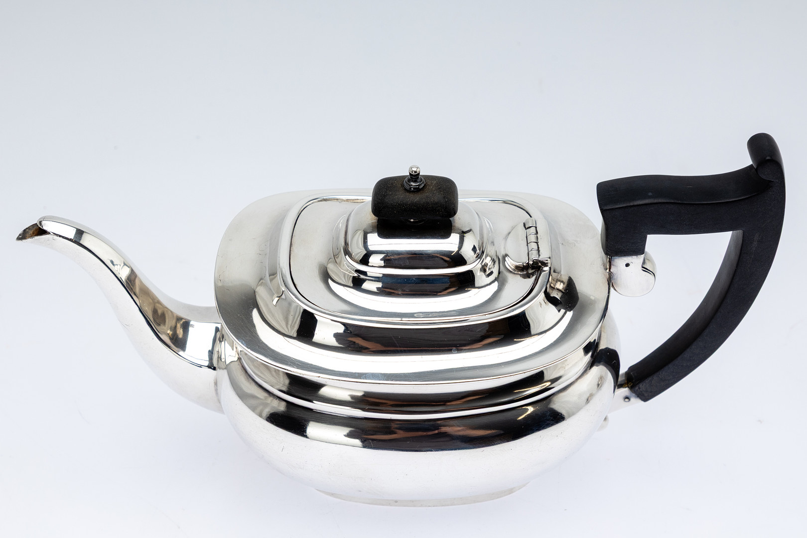VINER´S LTD (EMILE VINER). Teeservice im Stil Georg III, 3-teilig, Sterling Silber, Sheffield, 1931.