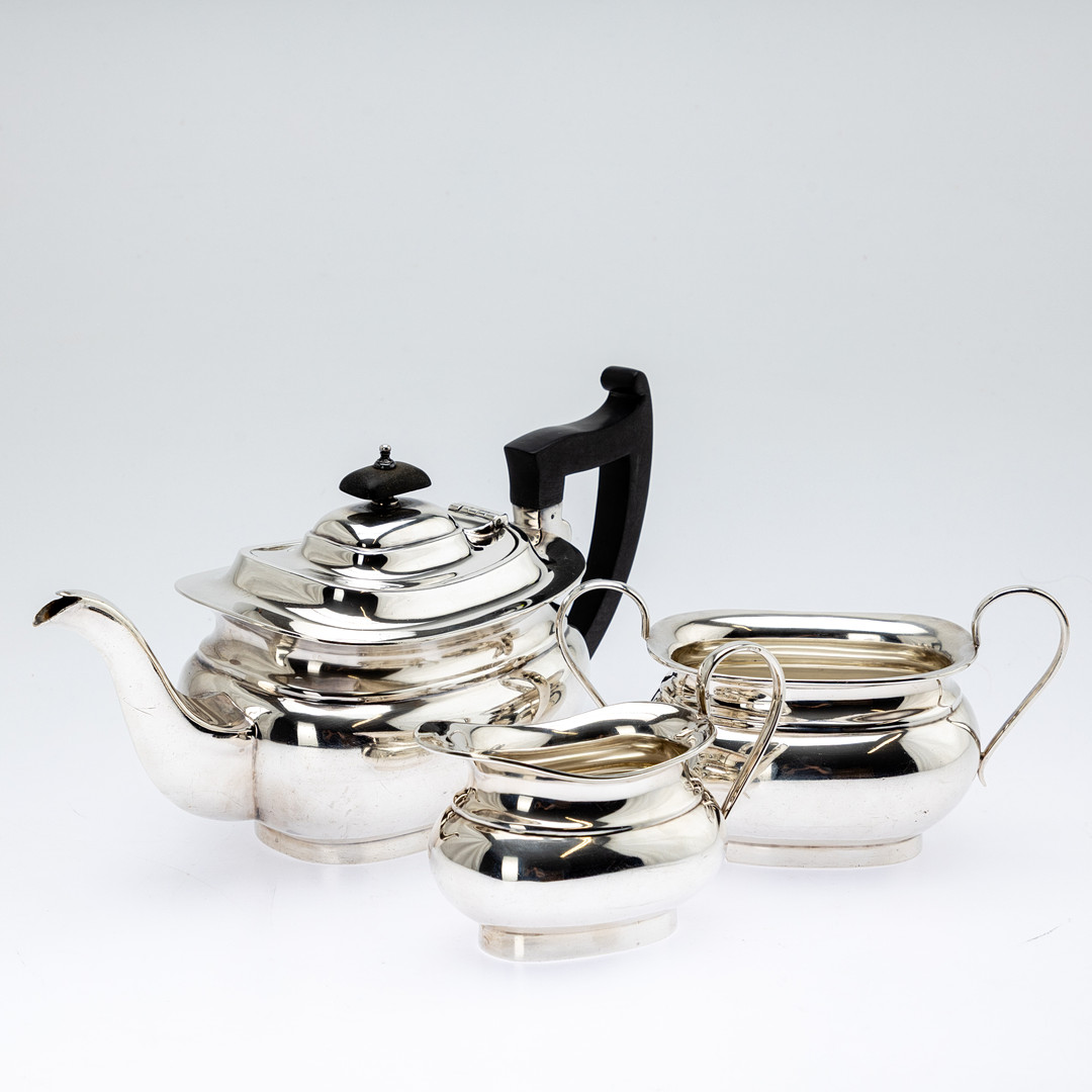 VINER´S LTD (EMILE VINER). Teeservice im Stil Georg III, 3-teilig, Sterling Silber, Sheffield, 1931.