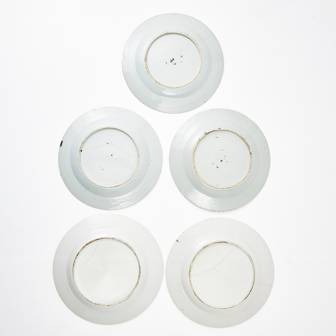 TALLRIKAR, 3+2 st., porslin, Kina, Jiaqing (1796-1820), dekor i underglasyrblått.