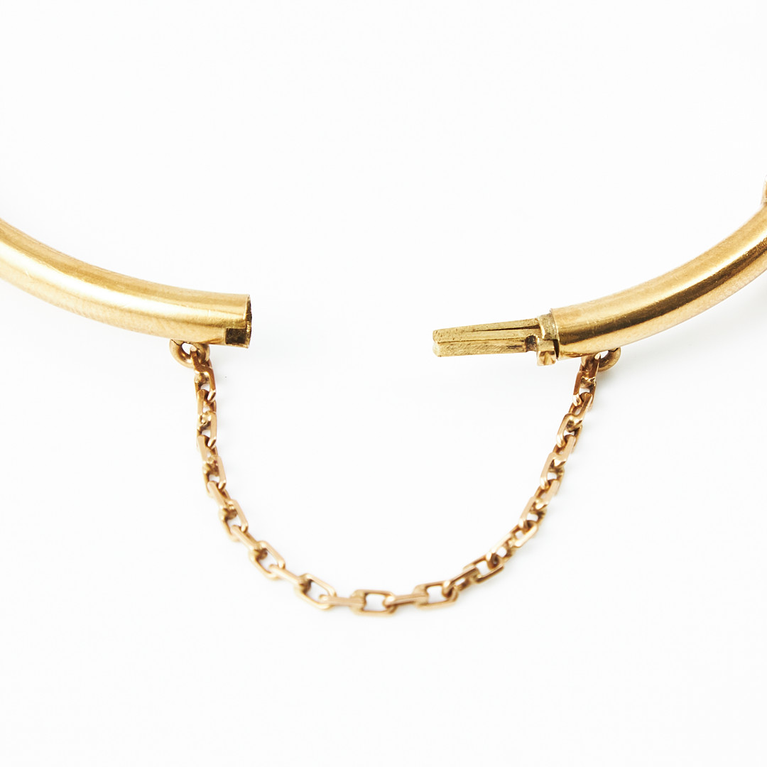 ARMRING, 18 k guld, turkosimitationer, dekordel i mitten med öppningsbar gömma undertill, Gustaf Möllenborg, Stockholm 1840.