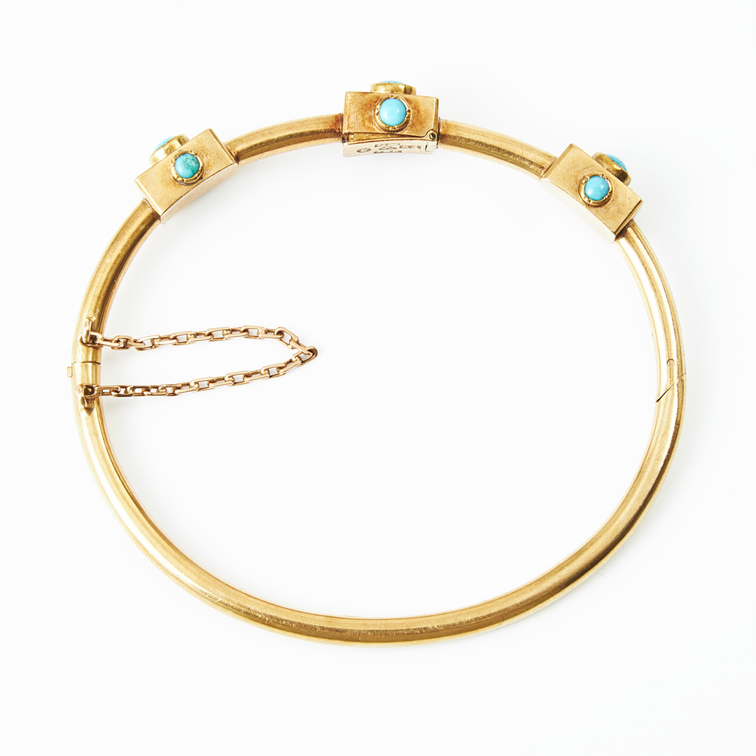ARMRING, 18 k guld, turkosimitationer, dekordel i mitten med öppningsbar gömma undertill, Gustaf Möllenborg, Stockholm 1840.