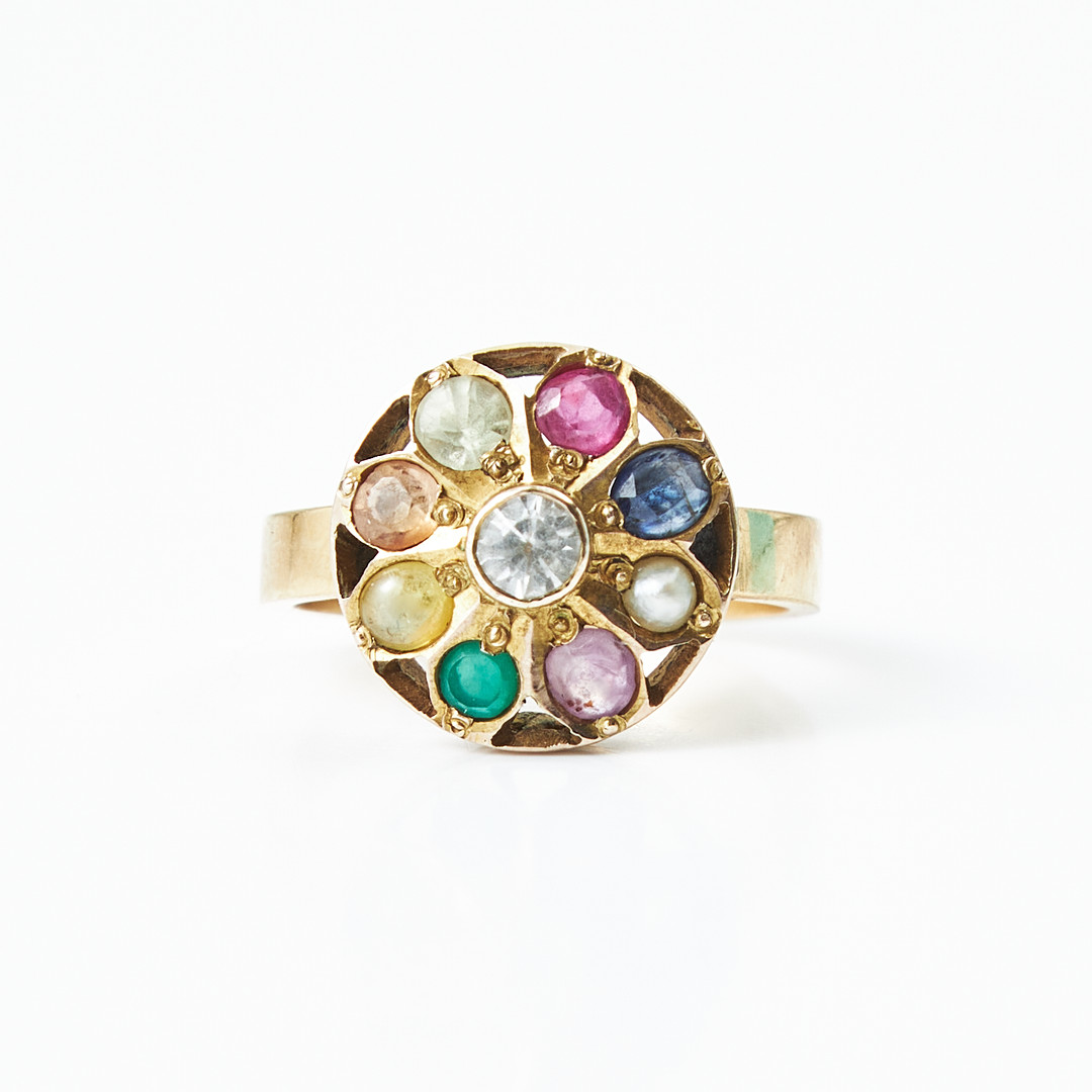 RING, 18 k guld, fasettslipade olikfärgade stenar varav en cabochonslipad resp pärla i 14 k guldmontering.
