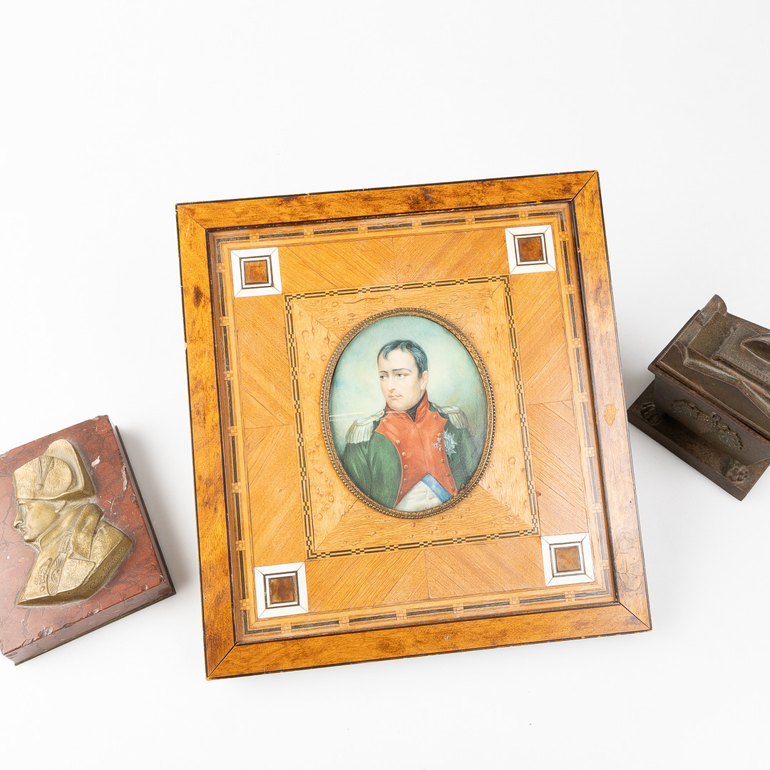 NAPOLEON, 3 delar, målning, skulptur samt sarkofag.