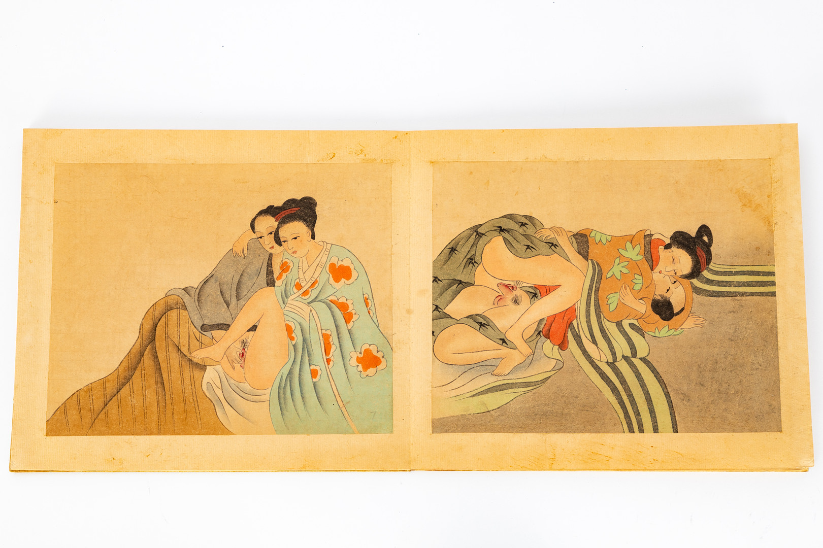 JAPANISCHE SCHULE. Shunga Faltbuch / Leporello mit 8 Holzschnitten, 1. Hälfte 20. Jh.