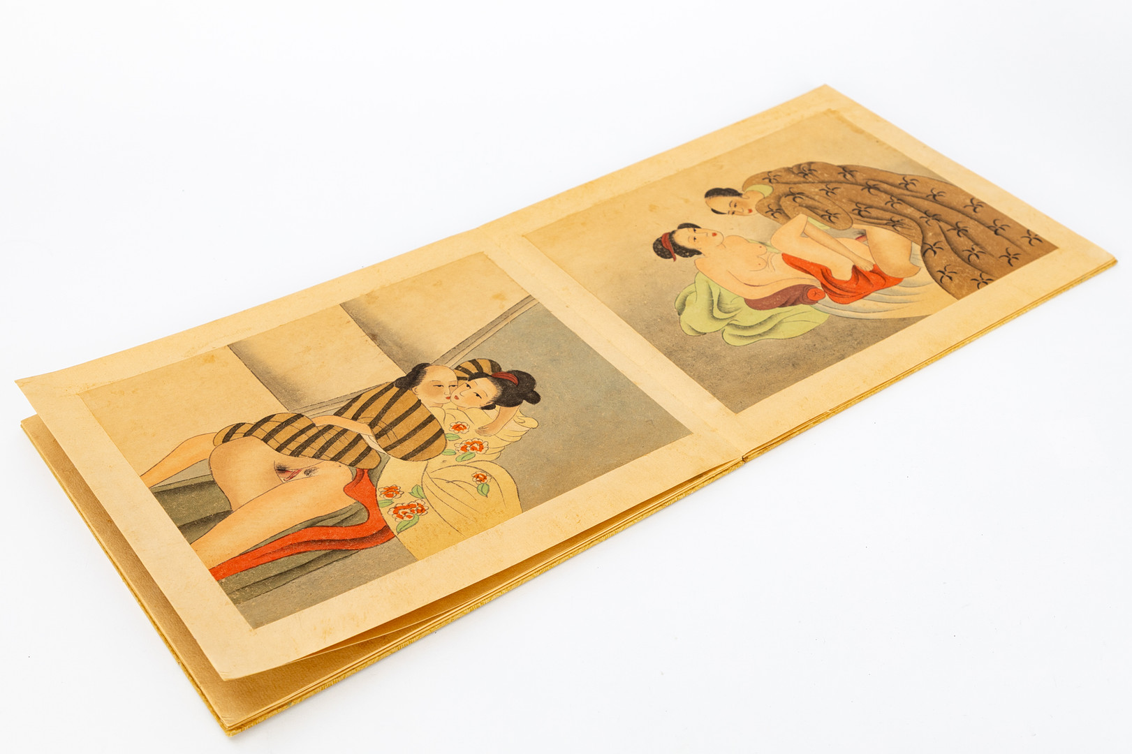 JAPANISCHE SCHULE. Shunga Faltbuch / Leporello mit 8 Holzschnitten, 1. Hälfte 20. Jh.