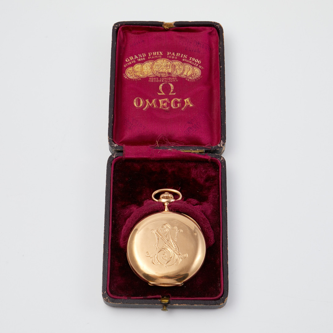 OMEGA, fickur/savonett, yttre boettlock i 18 k guld, innerboett metall, med etui.