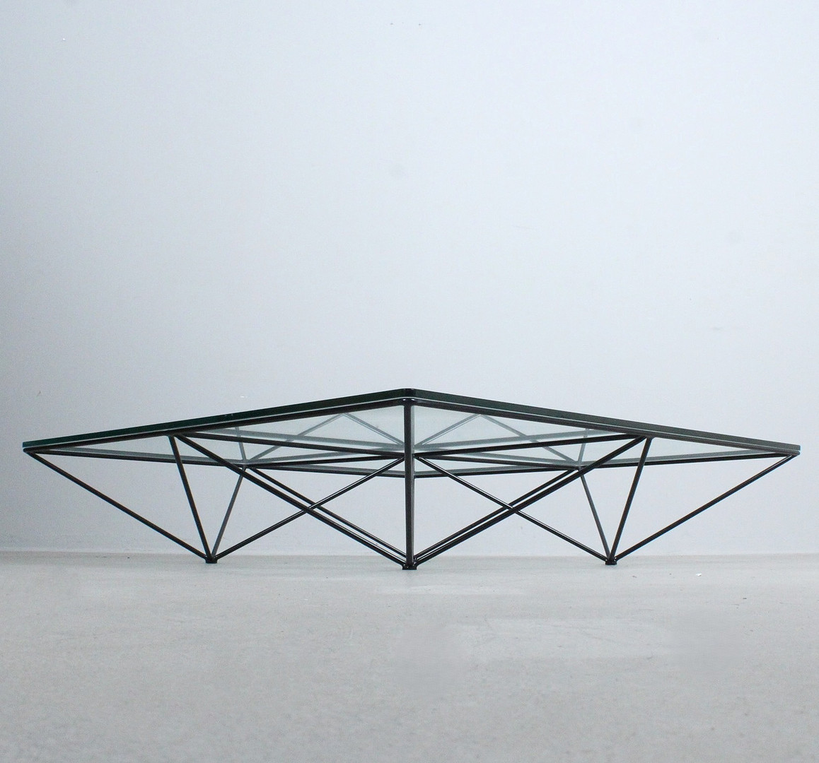 PAOLO PIVA. B&B ITALIA. Couchtisch / Coffee Table, Model 'Alanda', Italien, 1980er Jahre.