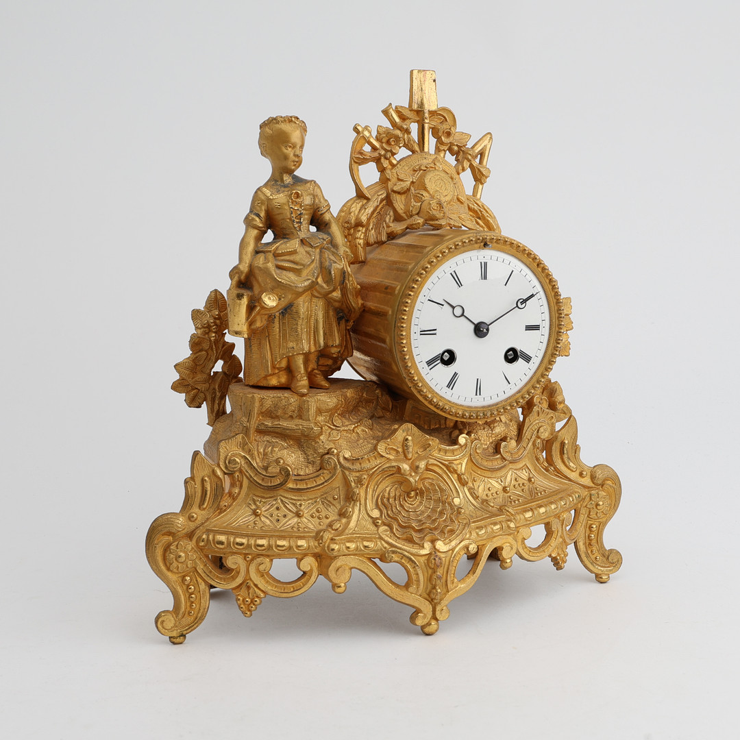 BORDSUR / BORDSPENDYL, Louis XV-stil, 1800-talets andra hälft, bronserad och förgylld metall, urverk märkt 