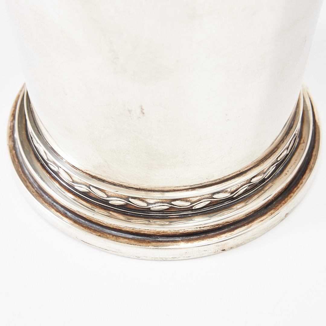 BÄGARE, silver, C.G. Hallberg Stockholm 1948. Graverad dekor av växter samt text