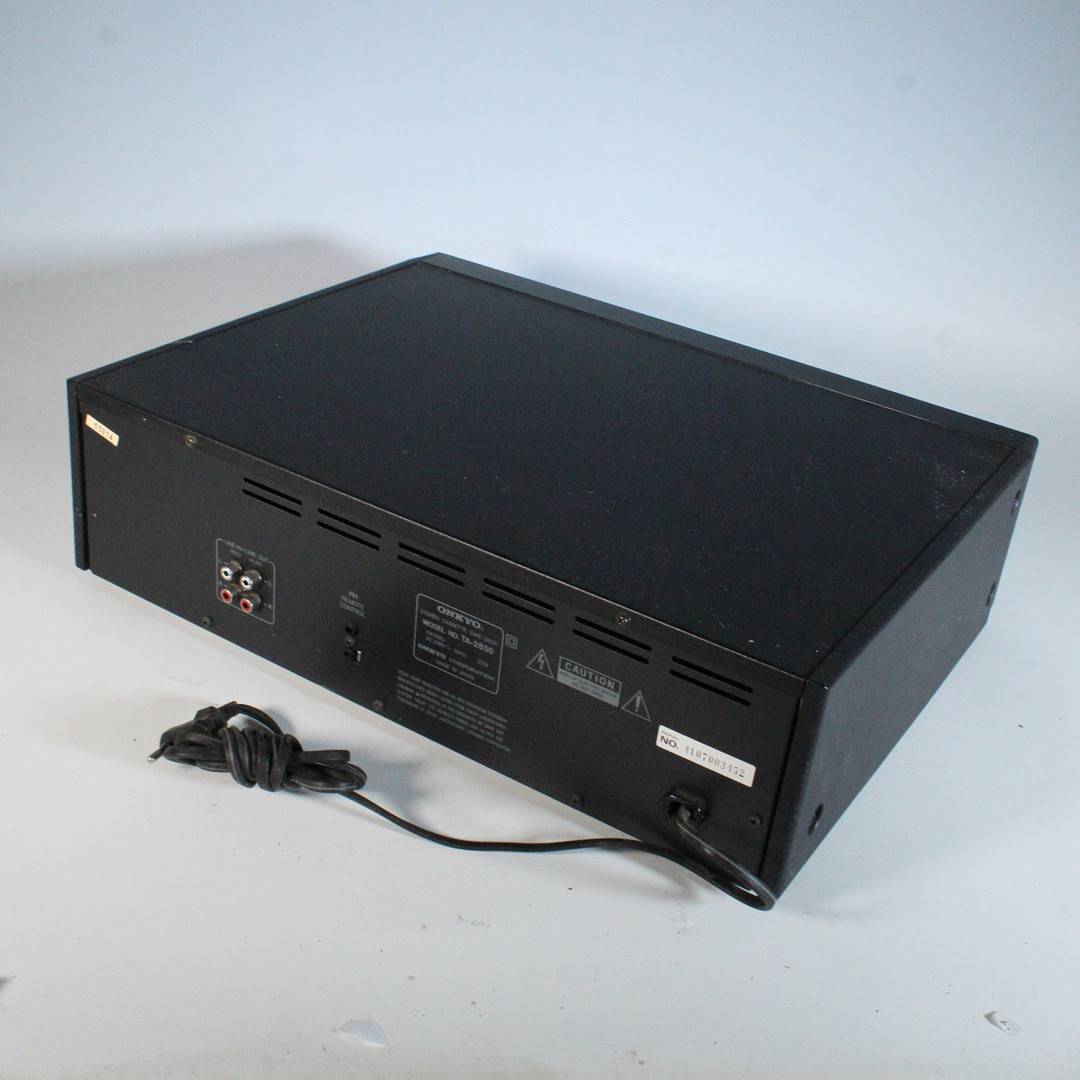 ONKYO. Quartz Synthesized Tuner Aplifier R1 , Modell '' TX-7530 '', 1980er, Japan.