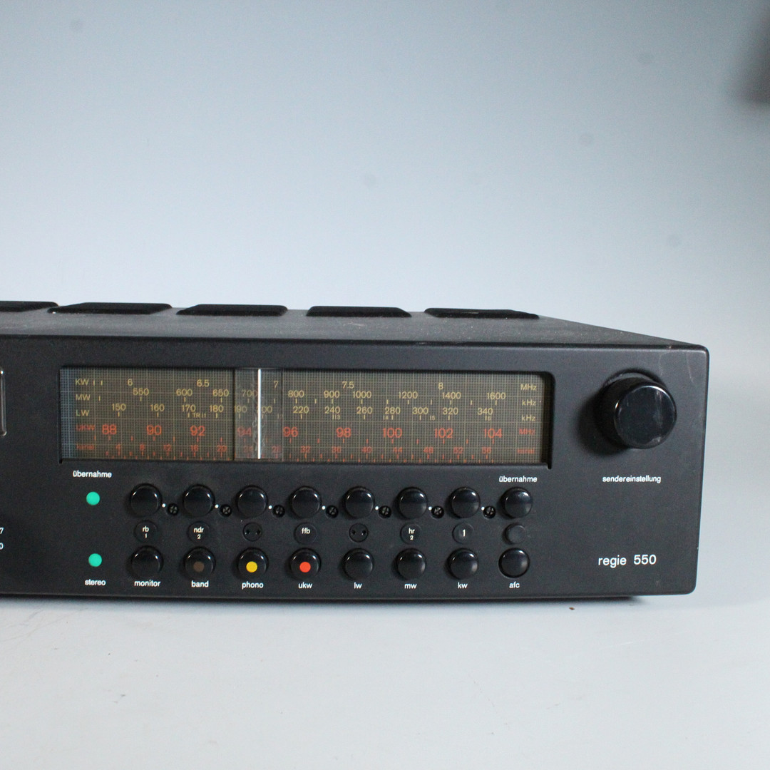 BRAUN. Verstärker/Receiver , Modell '' Regie 550 ''.