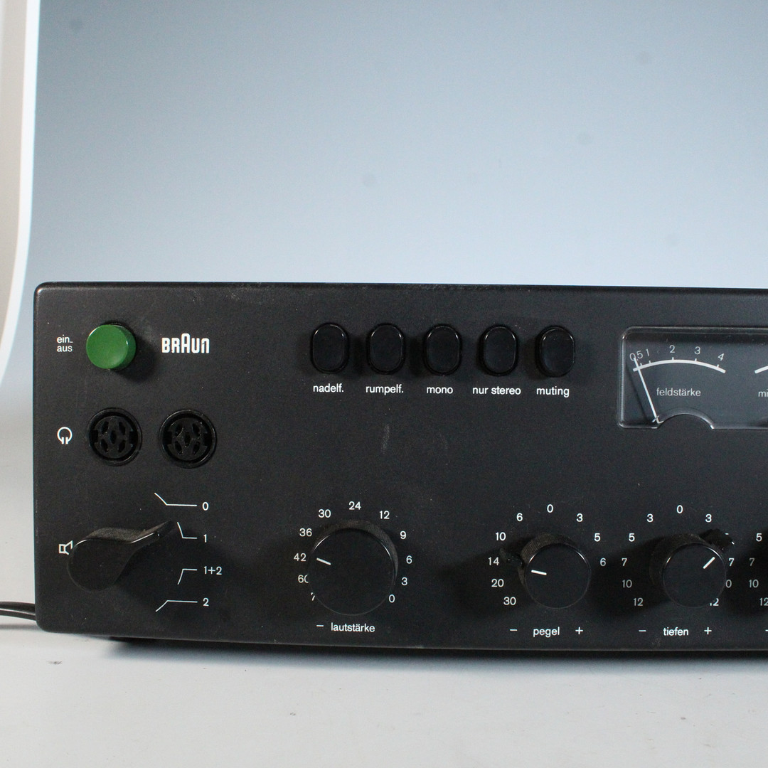 BRAUN. Verstärker/Receiver , Modell '' Regie 550 ''.